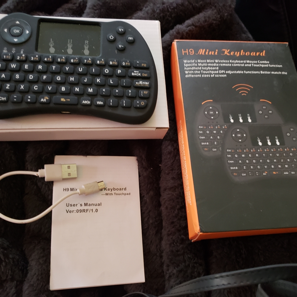 Wireless Handheld Keyboard with Touchpad - Picture 2 of 5